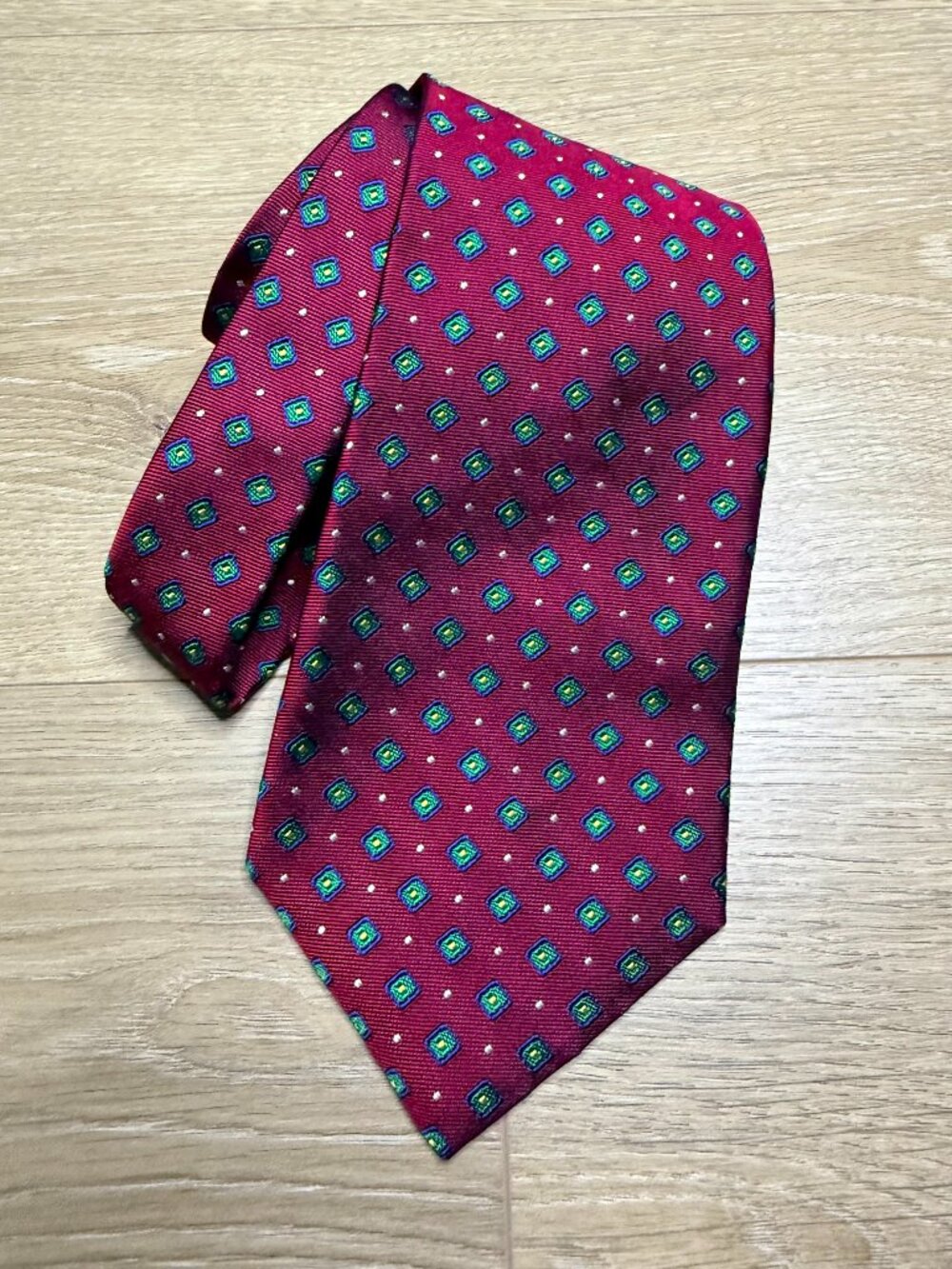 Ralph Lauren Maroon Diamond Pattern Hand Finished 55”x4” 100% Silk Tie USA